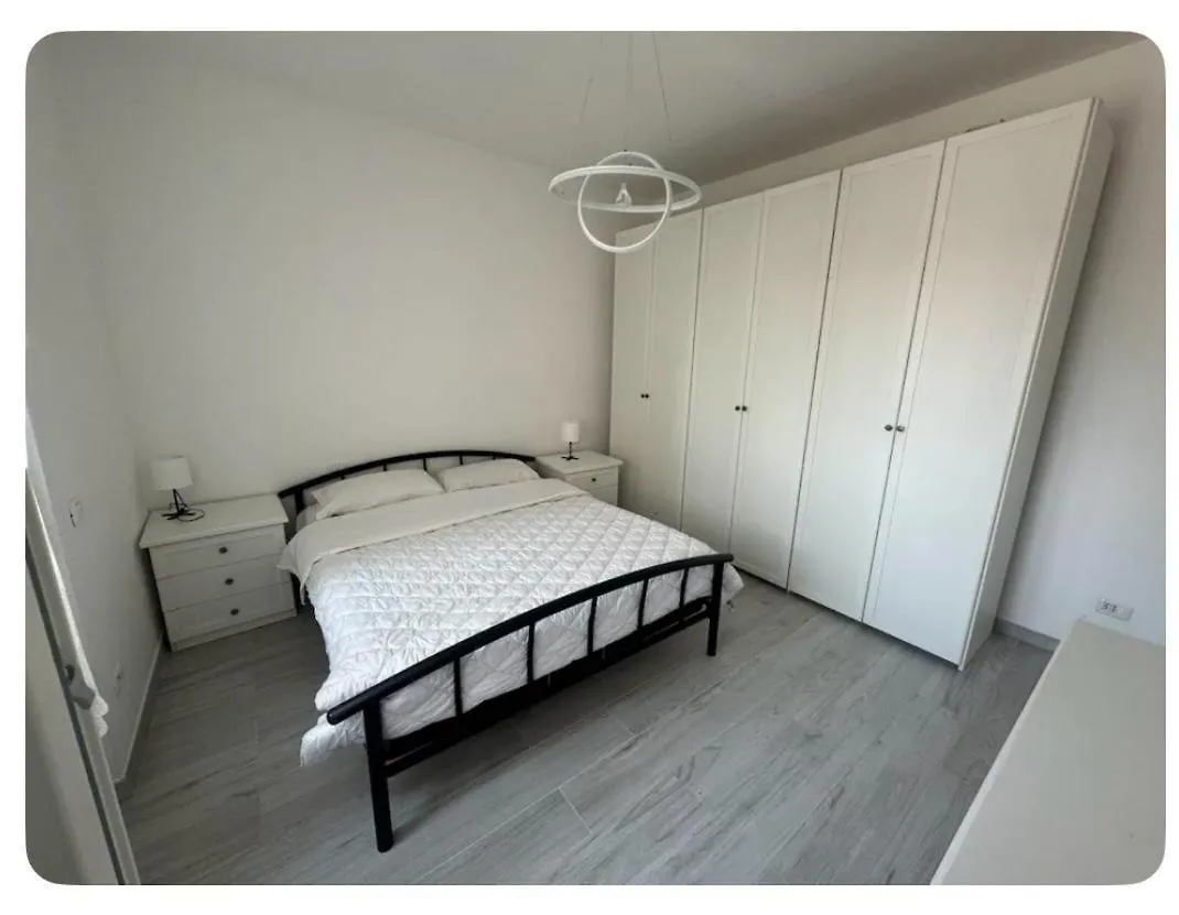 Clapa House Medium Hotel Limbiate 0*,  Italy